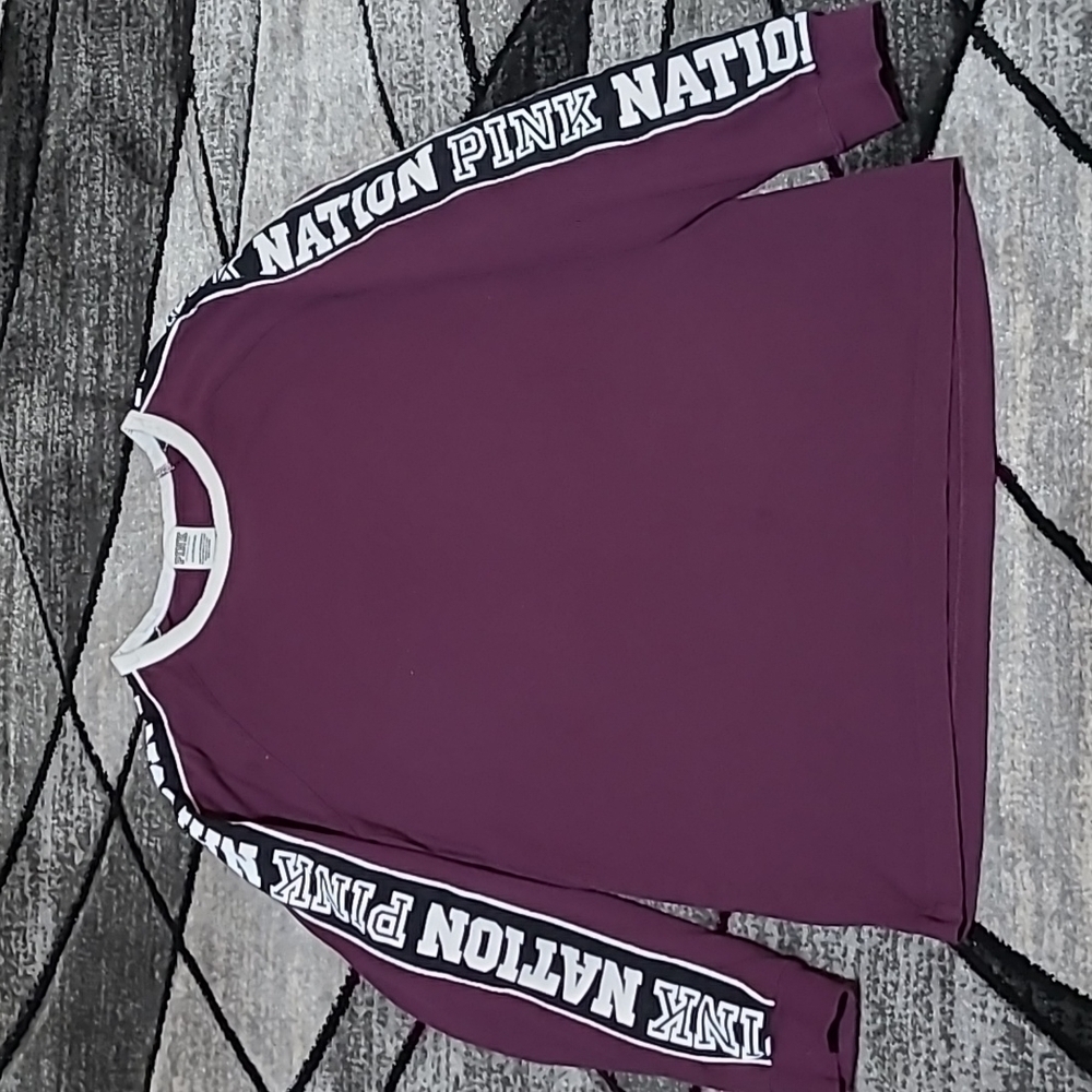 VS PINK NATION 2018 CAMPUS LOGO LONG-SLEEVE TEE-SHIRT
